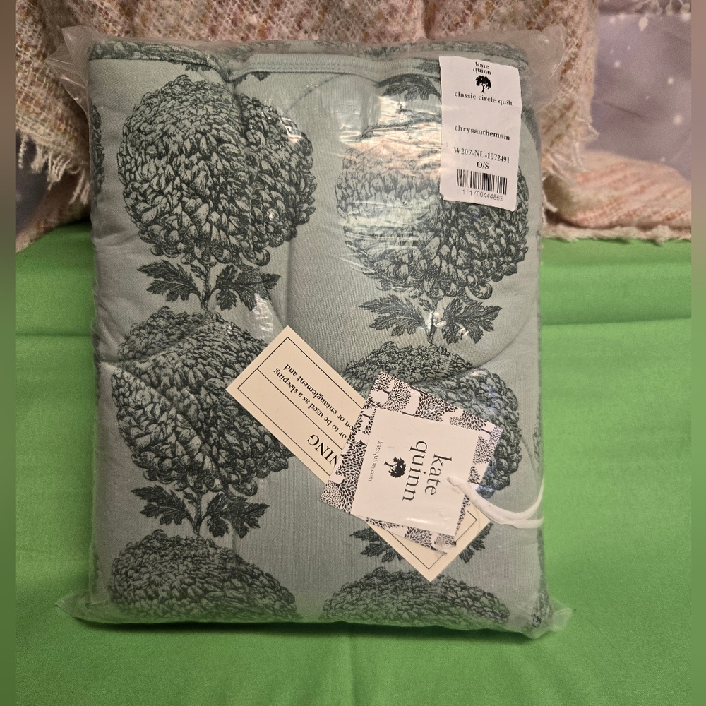 Kate Quinn Chrysanthemum Classic Circle Quilt